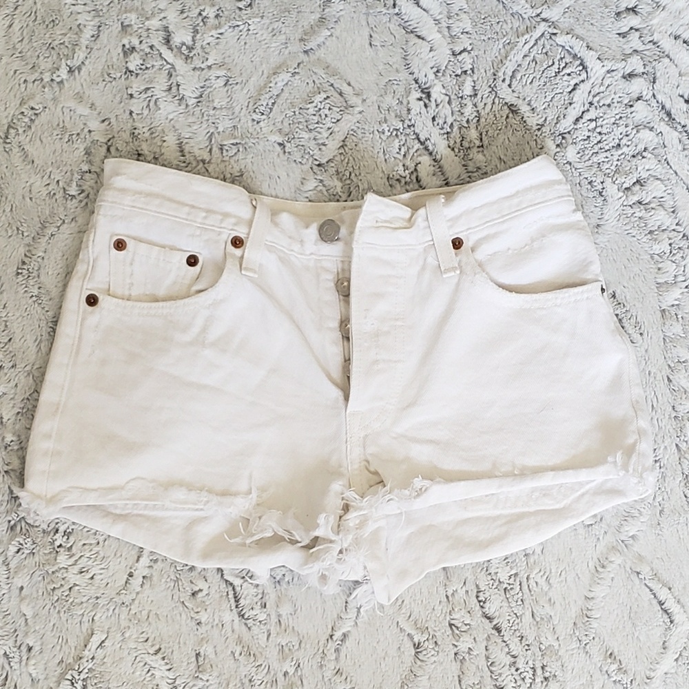 White levi Jean shorts